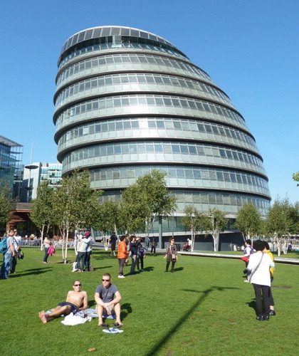 Figure 8. City Hall, London, home of the Greater London Authority, designed by Norman Foster but opposed by the RFAC and since derided by many as, among other things, reminiscent of: Darth Vader’s helmet, a woodlouse, an onion, and a glass gonad. Source: Matthew Carmona.