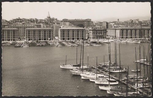 Figure 3. View across the Vieux Port to the reconstructed quay and the town hall (cf. Figure 1 seven years earlier, where the neighbourhood was still barren). The three main buildings on the quay were designed by Fernand Pouillon. Photo taken in 1957. [6 Fi 11325 / Conseil départemental 13 / Archives départementales – Tous droits réservés].