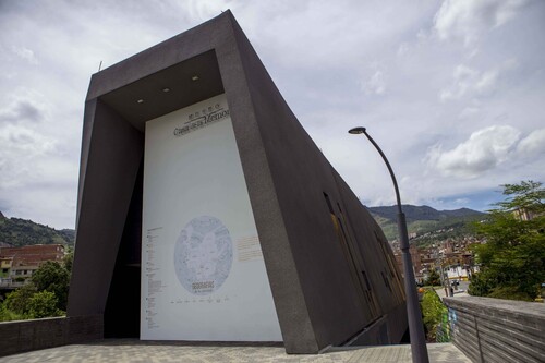 Figure 2. Main entrance of Casa de la Memoria Museum in Medellín, Colombia. Photographer: Adriana Valderrama, personal archive, 2017.