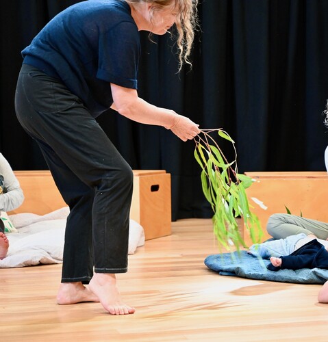 Figure 1. Leaf play during the IYA ‘dreaming’ stage.