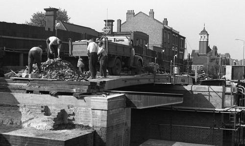 FIGURE 2. Widening of overbridge at Queens Park Station in 1962 using wartime stored prestressed beams. Collection of Martin Welch.