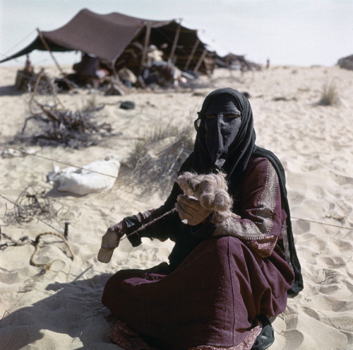 Figure 25: Spinning, Qatar, 1959 (Jette Bang photo / Moesgaard Museum).