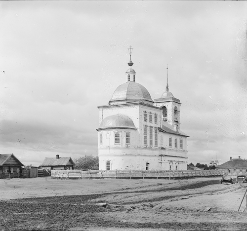 FIGURE 8 The Church of the Ascension in Belozersk, captured in color in 1909, is one of several hundred religious sites photographed by Prokudin-Gorskii for his survey of the Russian Empire, http://hdl.loc.gov/loc.pnp/prokc.20989.