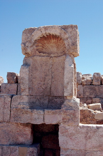 Figure 19. Close-up of the niches stemming from a Roman period sanctuary on the citadel in Amman (Rubina Raja).