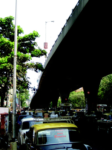 Figure 5 Pre-cast concrete segments of J. J. Hospital flyover over Mohammed Ali Road, April 2009. Photograph by the author.