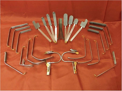 Figure 5 The different blades available to use with the MOR system. Various blades are available which allow for improved exposure of the tongue base, supraglottic larynx and glottis.