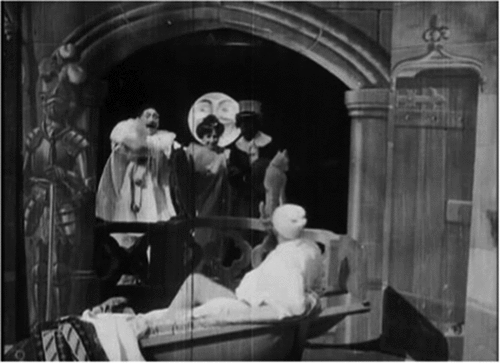 Figure 2. Pierrot and the anthropomorphised moon face in Le cauchemar by Georges Méliès (1896).