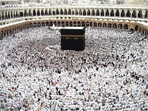 Figure 5. The undisputed centre of Islamic spirituality: the al-Kaʿba l-Mušarrafa in the Masjid al-Haram, Mecca, photo by Camera Eye, 20 October 2006, CC BY 2.0, Wikimedia Commons
