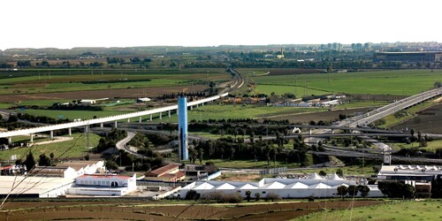 Figure 3. View of industrial parks and fast roads in the river plain of Gualdaquivir from the North cornice of El Aljarafe. Source: Main author.