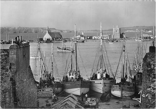 Figure 8. Postcard with fishing boats, Camaret-sur-Mer, from the site Geneanet https://www.geneanet.org/cartes-postales/view/6102329#0.