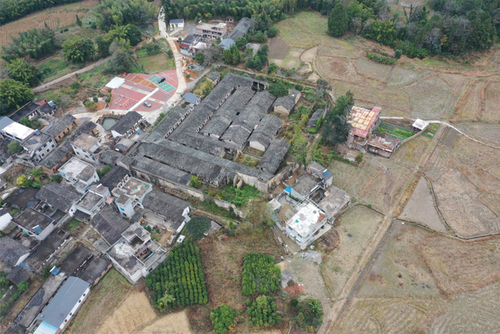 Figure 10. Collapsed enclosed houses (dayue village).