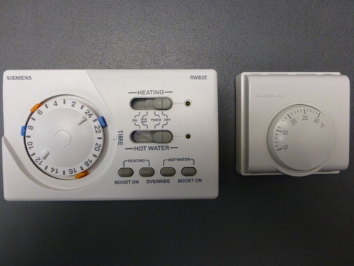 Figure 1. Example of a mechanical thermostat and programmer with ‘pins’ to manage on–off times. All images are authors’ own.