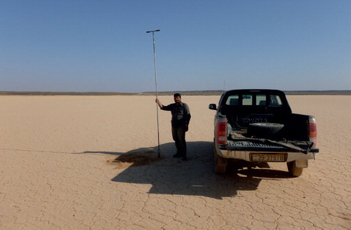 Fig. 3. The auger rods give an idea of the amount of sediment that has filled the local qa’.