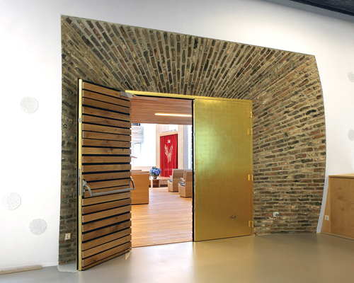 Figure 3. Entrance to the Liberal Jewish Community synagogue. Photo: Amsterdam City Archives, Doriann Kransberg.