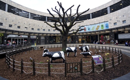 Figure 2. Concrete Cows in commercial situ. Image credit: Own work, GFDL, https://commons.wikimedia.org/w/index.php?curid=19782408.