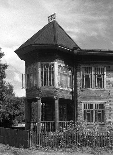 FIGURE 4 Tot'ma, Log House (detail). Photo: William Craft Brumfield.