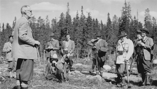 Professor Lars Tirén was one of the pioneers reintroduced by the PRIFOR network. Here Tirén (to the left) teaches reforestation in the field. Photo: SLU, Forestry Library.