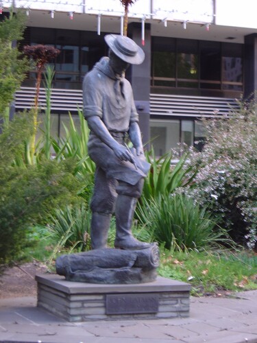 Figure 3. Stanley Hammond, Batman Statue, 1979, on Collins Street.