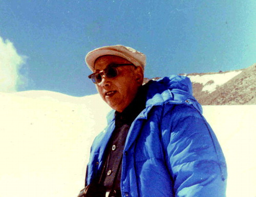 Academician Shi Yafeng working on Glacier No. 1 at the Tianshan Glacial Observation Station in September 1984.