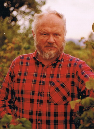 Figure 1. Per Solemdal at his summer residence located on Huglo island, south of Bergen in 1990, i.e. when he was 49. Photo: Victor Øiestad.