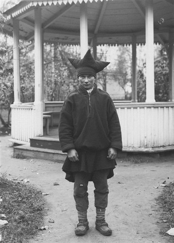 Figure 6. A North Sámi from Inari, Májjo-Ásllat (Länsman), going to military service in the city of Oulu in 1933. A national magazine Suomen Kuvalehti wanted to photograph him.