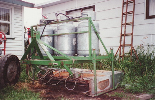 Figure 3. The Lincoln University flame weeder (de Rooy Citation1992).