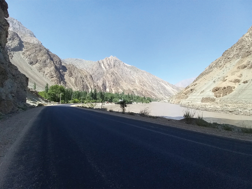 Figure 5. Newly paved road at the entrance of Qala-i Khumb, Darwoz district of Tajikistan. © Mélanie Sadozaï, 2022.