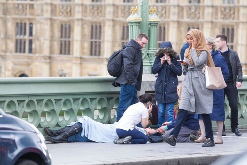 Figure 1. Tweet by TEN_GOP, 2017-03-22. “When a photo says a thousands words. #London #LondonAttack”. Note: this is a copy of the original photo taken by Jamie Lorriman. This copy is from the Twitter database.