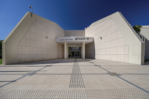 Figure 2. Yad Labanim Hod Hasharon: View of the entrance from the south-east; photo: author, 2022.