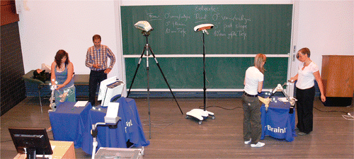 Figure 3. Overview of the study set-up. The Kolibri® device is shown on the left and the Dash® device on the right. Identical knee models with identical reference arrays were used at both workstations. The infrared cameras of both systems were positioned at the foot of the virtual patients.