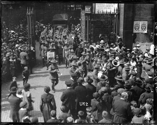 FIGURE 2 World War I New Zealand troops marching in London. Royal New Zealand Returned and Services’ Association: New Zealand official negatives, World War 1914–1918. Ref: 1/2-013808-G. Alexander Turnbull Library, Wellington, New Zealand. http://natlib.govt.nz/records/22813516.