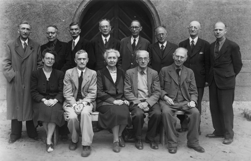 Leopold Löwenheim as staff member of his school in Berlin-Lichtenberg after World War Two (front row, first from the right).