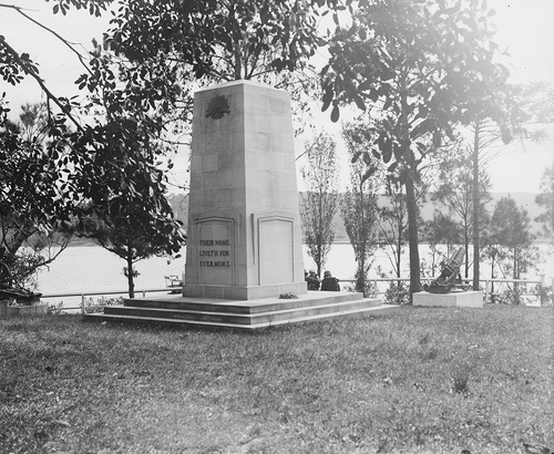 Figure 5. Gordon Keesing, Gosford Cenotaph (1924), c.1925. Collection: Fairfax Corporation.