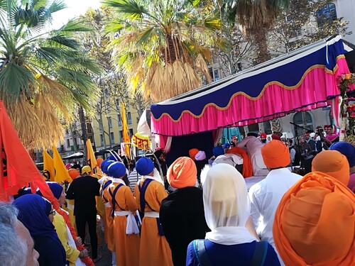 Figure 1. Sikh procession, photograph taken by Carolina Esteso in May 2017.