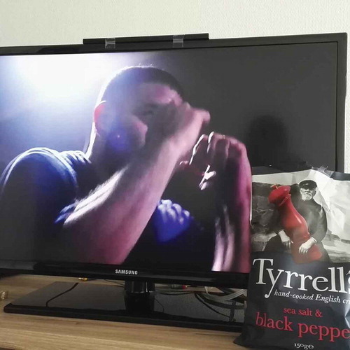 Figure 8. Watching sports and consuming Tyrrells crisps. Instagram account @steakhachay