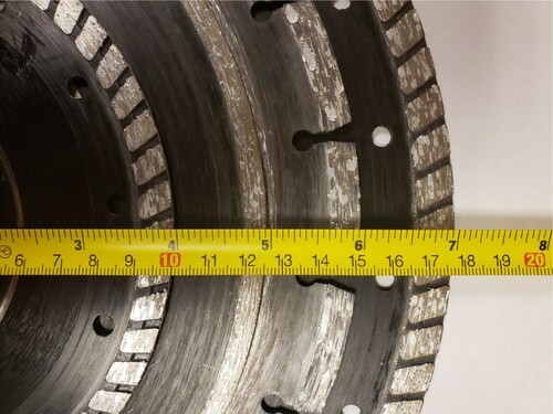 Figure 15. Different abrasive patterns on the different diameter blades. Note: The full color version of this figure is available online.