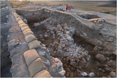 Figure 12 A view of the destruction of the Level Q-7 (Stratum VIA) city in Squares H/4–5, looking south-east (courtesy of the Megiddo Expedition).