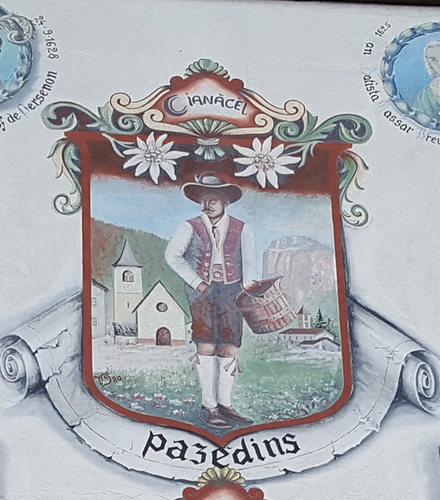 Figure 14. Close-up of the Canazei shield and nickname (Photo by the author 2018).