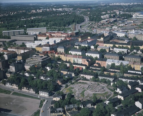 Figure 6. In the foreground Old Wooden Vallila, while in the background new stone Vallila and Saint Paul's Church, 1975. [Photo by Sky-Foto Möller, 2F7D974D, Helsinki City Museum Archive].