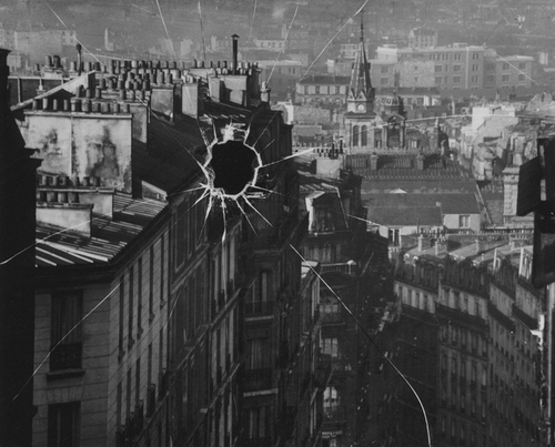 FIGURE 1. André Kertesz. Broken Plate 1929, Paris. Silver Gelatin Photograph. National Gallery of Australia, Canberra.