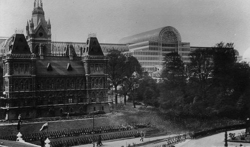 Figure 4. The replica Canadian Parliament building with all-red route track in the foreground during the 1911 Festival of Empire.Source: Photographer Unknown, Public Domain. Available at: https://commons.wikimedia.org/w/index.php?curid=11419517.