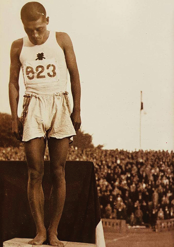 Figure 3. Son on the podium after winning the marathon at the 1935 Meiji Shrine Games (public domain)