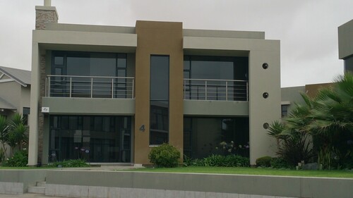 Figure 1. Affluent housing in the southern part of Walvis Bay. Photo by the author.