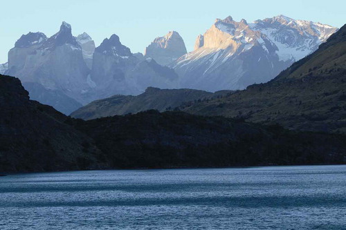 Figure 1. Cuernos del Paine from Toro lake.Source: José Barrena.