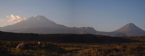 Figure 1. The Ararat/Ağri Daği volcanic complex consists of two distinct peaks: on the left, the Buyuk Ağrı (Greater Ararat, 5137 m a.s.l); on the right, the Kucuk Ağri (Lesser Ararat, 3896 m a.s.l.) (picture courtesy of R. Avanzinelli, 2014).