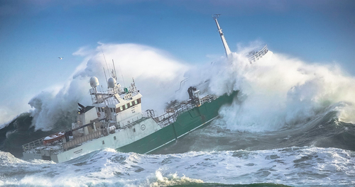 Figure 4. The GK 57 trawler in high waves in the south of Iceland. Photo credit: Jón Steinar Sæmundsson.