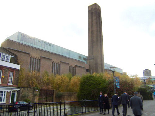 Figure 5. Tate Modern gained the support of the RFAC who recommended against the use of black brick in the alterations given the historic red brick of the structure. Source: Matthew Carmona.