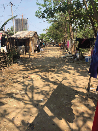 Figure 1. Informal settlements in the outskirts of Yangon (taken by YKZ)