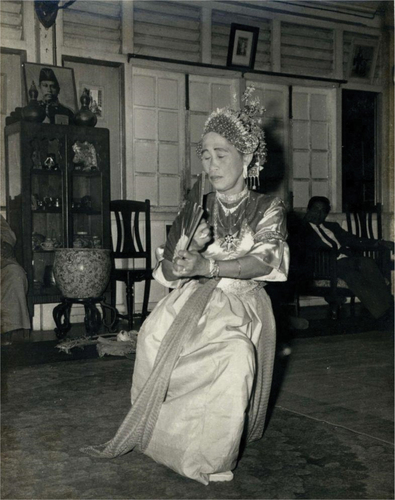 Figure 2. Adnan Abdullah is performing one of the Joget Gamelan repertoires at Istana Maziah, Terengganu. (source: National archives collection).