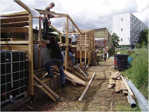 Figure 6. Wood building workshop in Colombes/France, involving craftspeople from Brezoi/Romania, residents of colombes, and students from Paris and sheffield, economadic school 2014.
